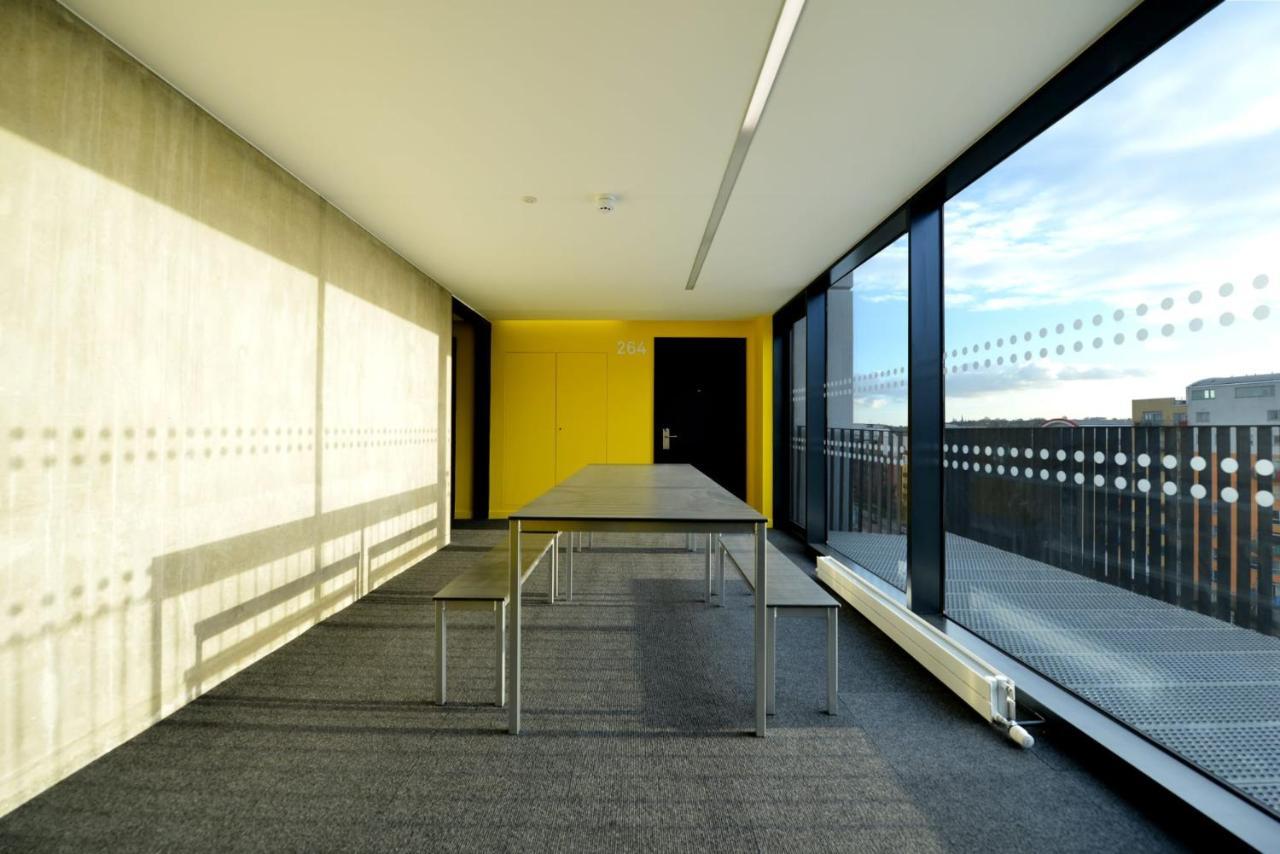Appartement For Students Only Spacious At Flinders House Located In *